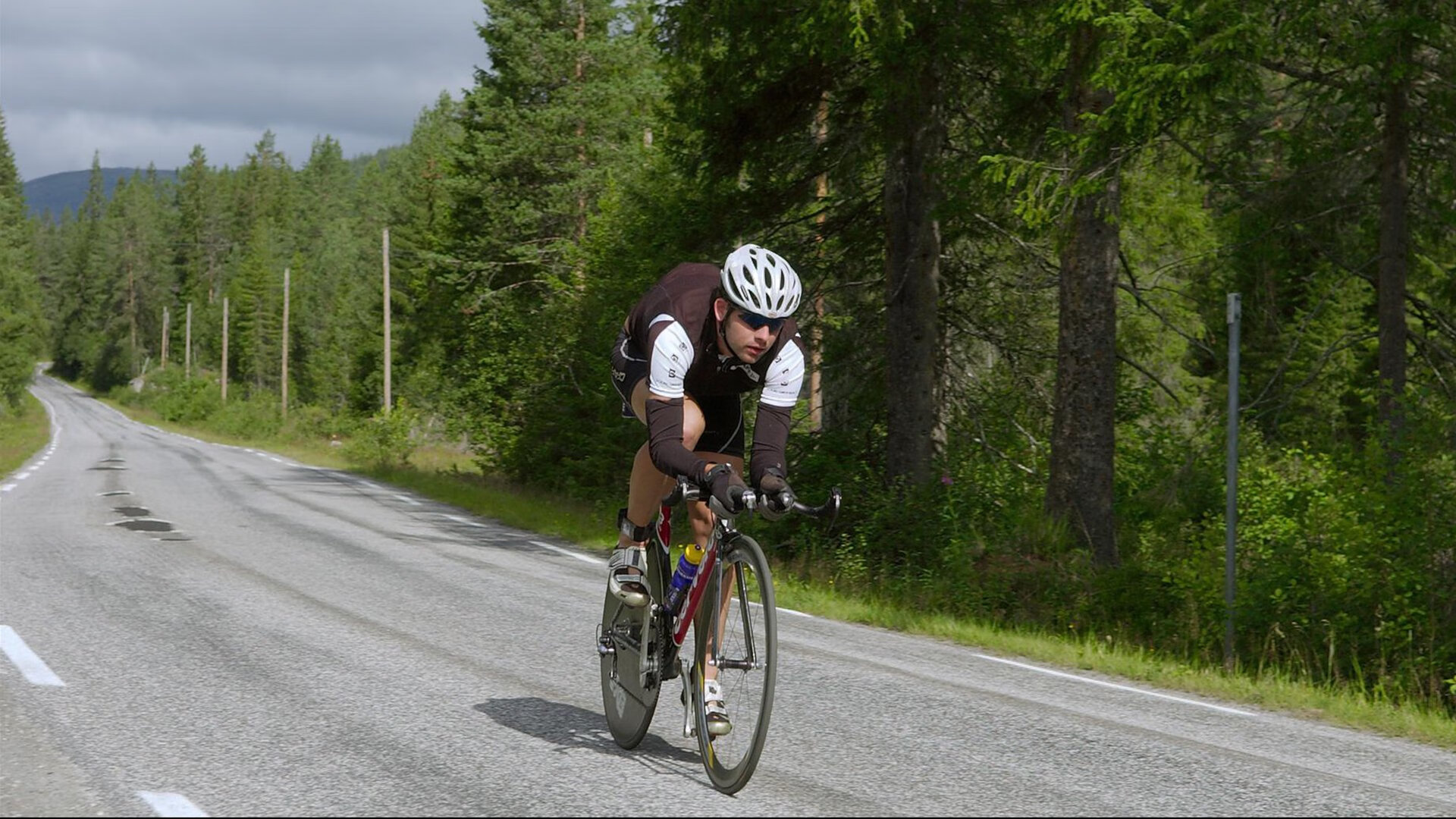 开云体育在线-哈兰德连场爆发后上演尬舞,瓜帅盛赞其已达梅西C罗级别,哈兰德足球视频